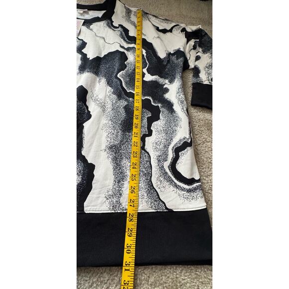 LuLaRoe TORRIE V-Neck Relaxed Fit Sweater 3XL Gray & Black Aztec New With Tags - Picture 8 of 8